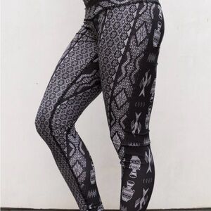 Teeki Black and White Tribal Pattern Leggings